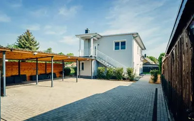 Das Gebäude in dem sich die Ferienwohnung befindet