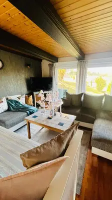Ein Sitzbereich in der Unterkunft Ferienwohnung „Am Gnaucks Hutberg“