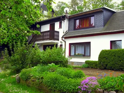 Ein Garten an der Unterkunft Pension Hänsel