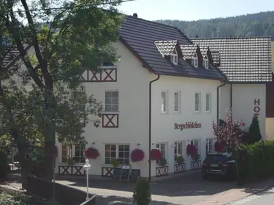 Ein allgemeiner Bergblick oder ein Berglick von des Hotels aus