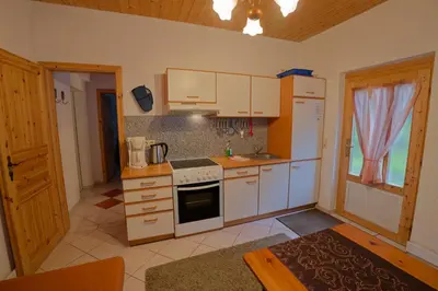Küche/Küchenzeile in der Unterkunft Ferienwohnung UHU neben der Schrammsteinbaude