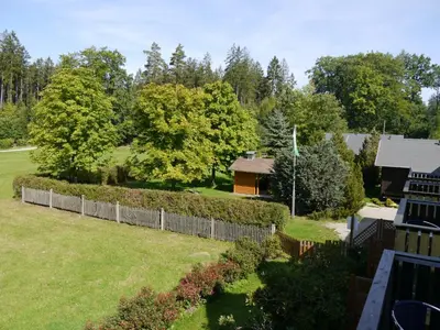 Ein Garten an der Unterkunft Forsthaus Luchsenburg