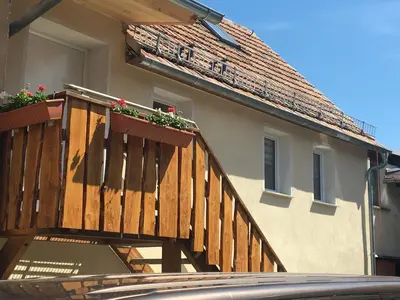 Das Gebäude in dem sich die Ferienwohnung befindet