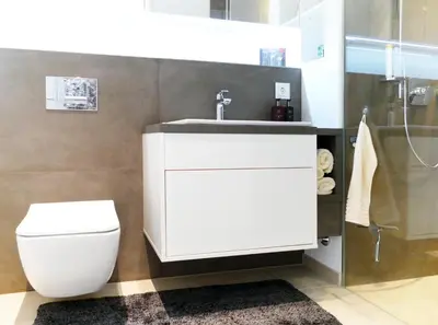 Ein Badezimmer in der Unterkunft Großes Apartment im Zentrum von Dresden, 2 Schlafzimmer, 2 Bäder, Balkon