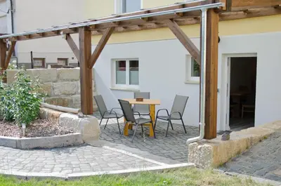 Das Gebäude in dem sich das Ferienhaus befindet