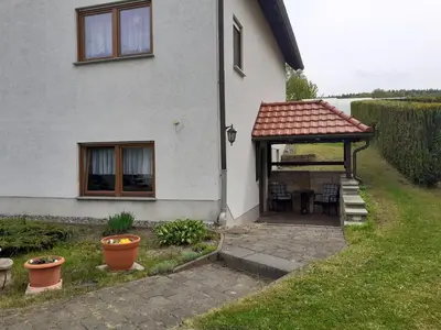 Das Gebäude in dem sich die Ferienwohnung befindet