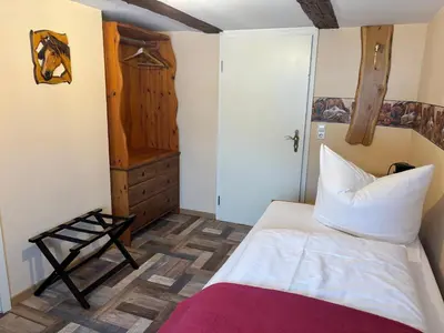 Ein Bett oder Betten in einem Zimmer der Unterkunft Western-Inn