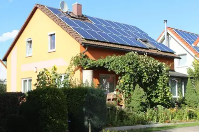 Das Gebäude in dem sich das Ferienhaus befindet