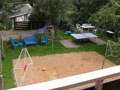 Ein Kinderspielbereich in der Unterkunft Ferienwohnungen Markgraf