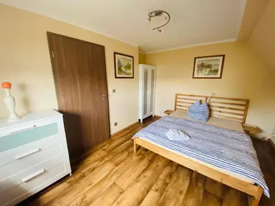 Ein Bett oder Betten in einem Zimmer der Unterkunft Großzügiges Ferienhaus am Senftenberger See mit 2 Terrassen