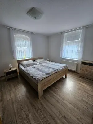 Ein Bett oder Betten in einem Zimmer der Unterkunft Ferienwohnung Karlguth