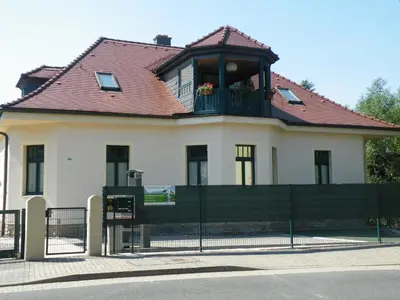 Das Gebäude in dem sich die Ferienwohnung befindet