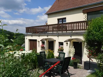 Ein Garten an der Unterkunft Ferienwohnung Hartmann