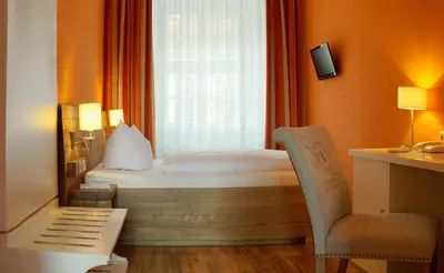 Ein Bett oder Betten in einem Zimmer der Unterkunft Hotel Am Obermarkt