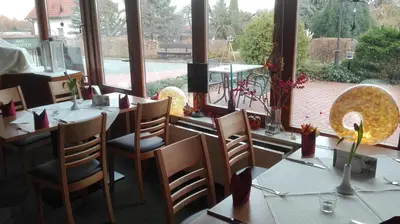 Ein Restaurant oder anderes Speiselokal in der Unterkunft Landhotel Dresden