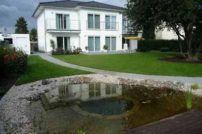 Ein Garten an der Unterkunft großzügige,zetrumsnahe Wohnung