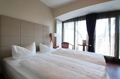 Ein Bett oder Betten in einem Zimmer der Unterkunft Hotel Am Blauen Wunder