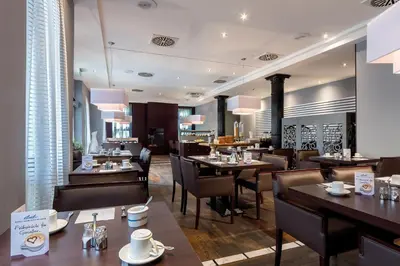 Ein Restaurant oder anderes Speiselokal in der Unterkunft Hotel Am Blauen Wunder