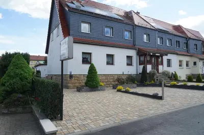 Das Gebäude in dem sich die Pension befindet
