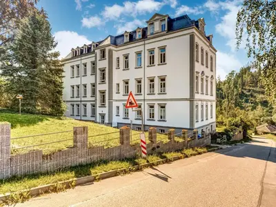 Das Gebäude in dem sich die Villa befindet