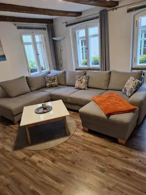 Ein Sitzbereich in der Unterkunft Ferienwohnung Ines Wolf in der Meißner Innenstadt