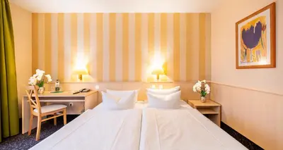 Ein Bett oder Betten in einem Zimmer der Unterkunft PLAZA INN Chemnitz