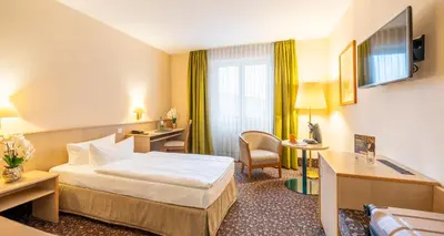 Ein Bett oder Betten in einem Zimmer der Unterkunft PLAZA INN Chemnitz
