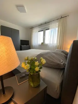 Ein Bett oder Betten in einem Zimmer der Unterkunft Modernes Apartment am Hafen mit Seeblick