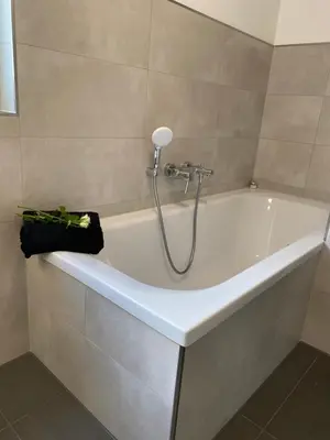 Ein Badezimmer in der Unterkunft Modernes Apartment am Hafen mit Seeblick