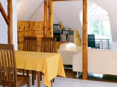 Ein Sitzbereich in der Unterkunft Villa Rotschoenberg im Tal der Freiberger Mulde