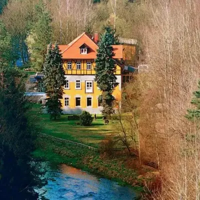 Villa Rotschoenberg im Tal der Freiberger Mulde