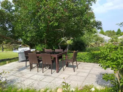 Ein Garten an der Unterkunft Ferienwohnung Radebeul Self Check-in