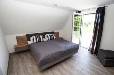 Ein Bett oder Betten in einem Zimmer der Unterkunft Traumferienhaus Bergblick Mittelndorf, bis zu 8 Personen, Sauna, Grill