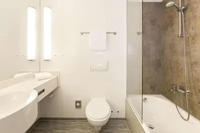 Ein Badezimmer in der Unterkunft Best Western Plus Hotel Dresden City