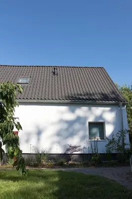 Das Gebäude in dem sich das Ferienhaus befindet