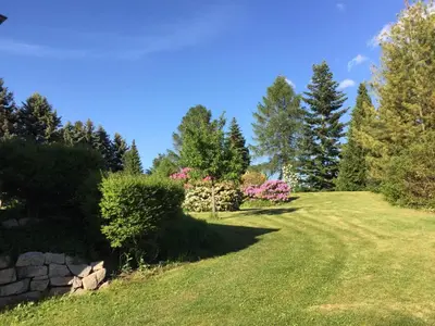 Ein Garten an der Unterkunft Hotel am Kunnerstein
