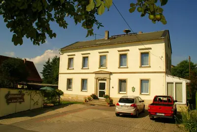 Das Gebäude in dem sich die Pension befindet