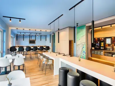 Lounge oder Bar in der Unterkunft B&B Hotel Chemnitz