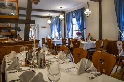 Ein Restaurant oder anderes Speiselokal in der Unterkunft Hotel Schwarzbeerschänke Pobershau