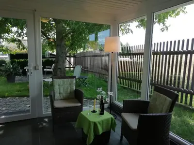 Ein Garten an der Unterkunft Kleiner Bungalow im Grünen