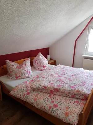 Ein Bett oder Betten in einem Zimmer der Unterkunft Ferienwohnung Willkommen