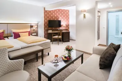 Ein Sitzbereich in der Unterkunft Schlosshotel Klaffenbach