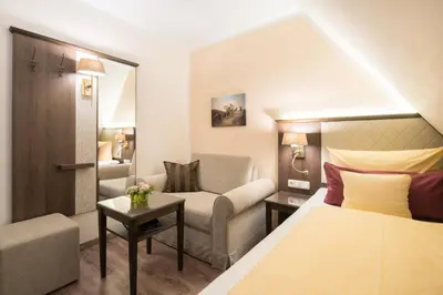 Ein Bett oder Betten in einem Zimmer der Unterkunft Schlosshotel Klaffenbach