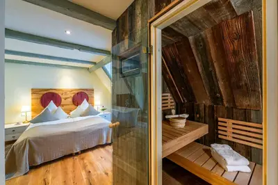 Ein Bett oder Betten in einem Zimmer der Unterkunft Boutique-Hotel & Wellness Goldenes Fass Meißen