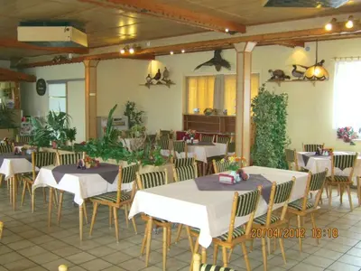Ein Restaurant oder anderes Speiselokal in der Unterkunft Hotel Landhaus Nassau