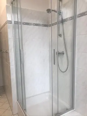 Ein Badezimmer in der Unterkunft Familienfreundliches Apartment im Zentrum für Geschäftsreisen und privat