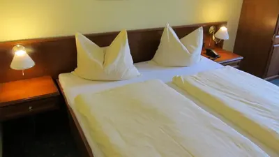 Ein Bett oder Betten in einem Zimmer der Unterkunft Brandiser Parkhotel