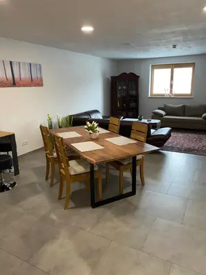 Ein Sitzbereich in der Unterkunft Ferienwohnung an der Reitanlage