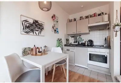 Küche/Küchenzeile in der Unterkunft Die kleine „Louise“ in der Neustadt mit Tiefgarage
