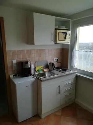Küche/Küchenzeile in der Unterkunft Ferienwohnung Katrin - nahe Chemnitz